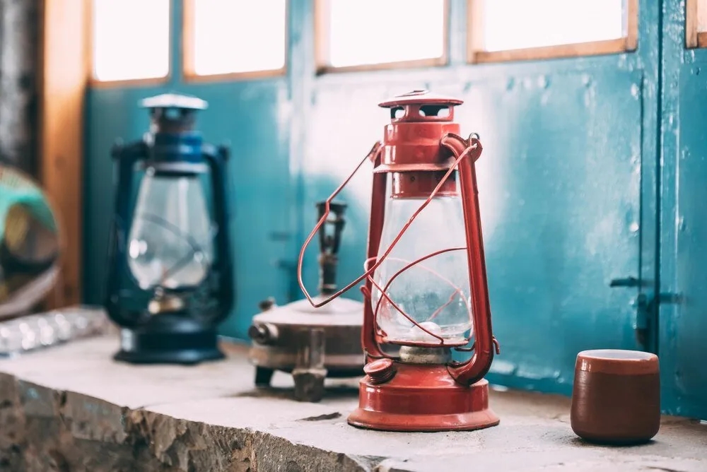 Kiedy powstała lampa naftowa? Odkryj jej fascynującą historię Kiedy powstała lampa naftowa? Odkryj jej fascynującą historię